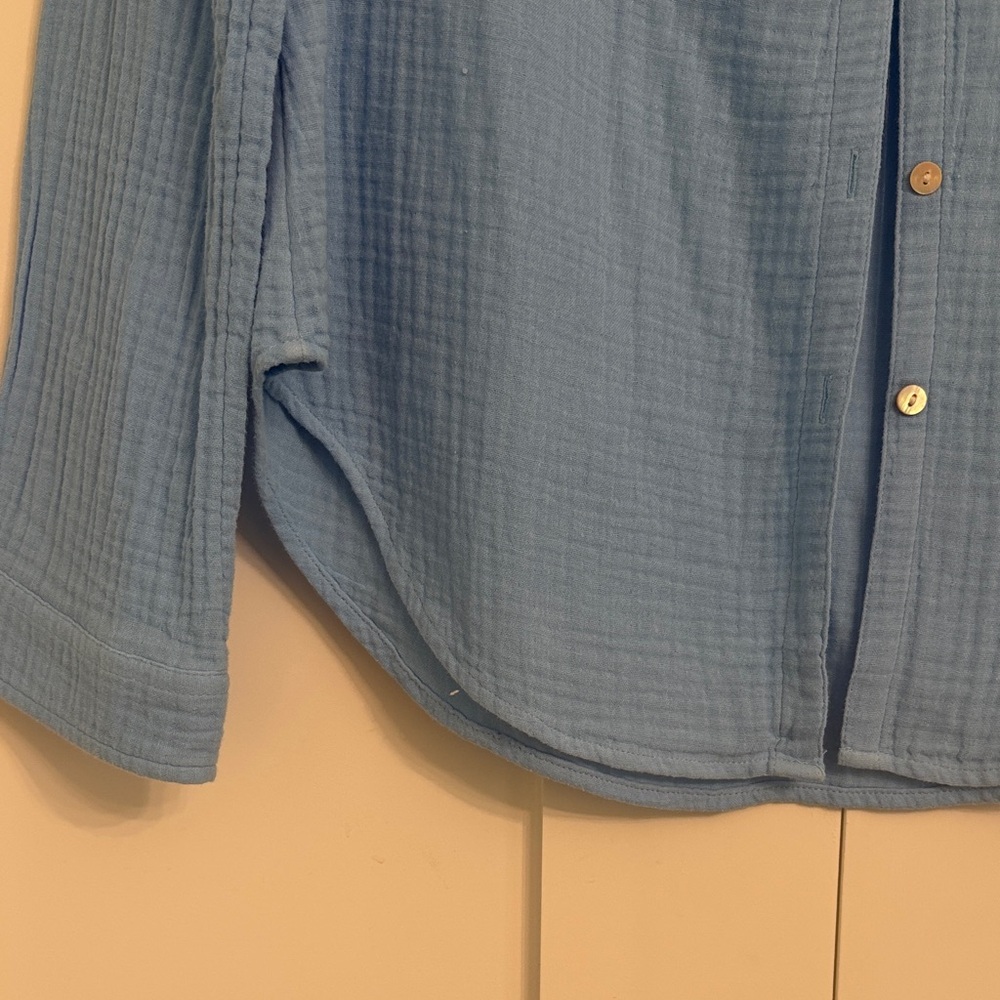 Lilly Pulitzer Sky Blue Casual Button-Down Shirt - Picture 3 of 3